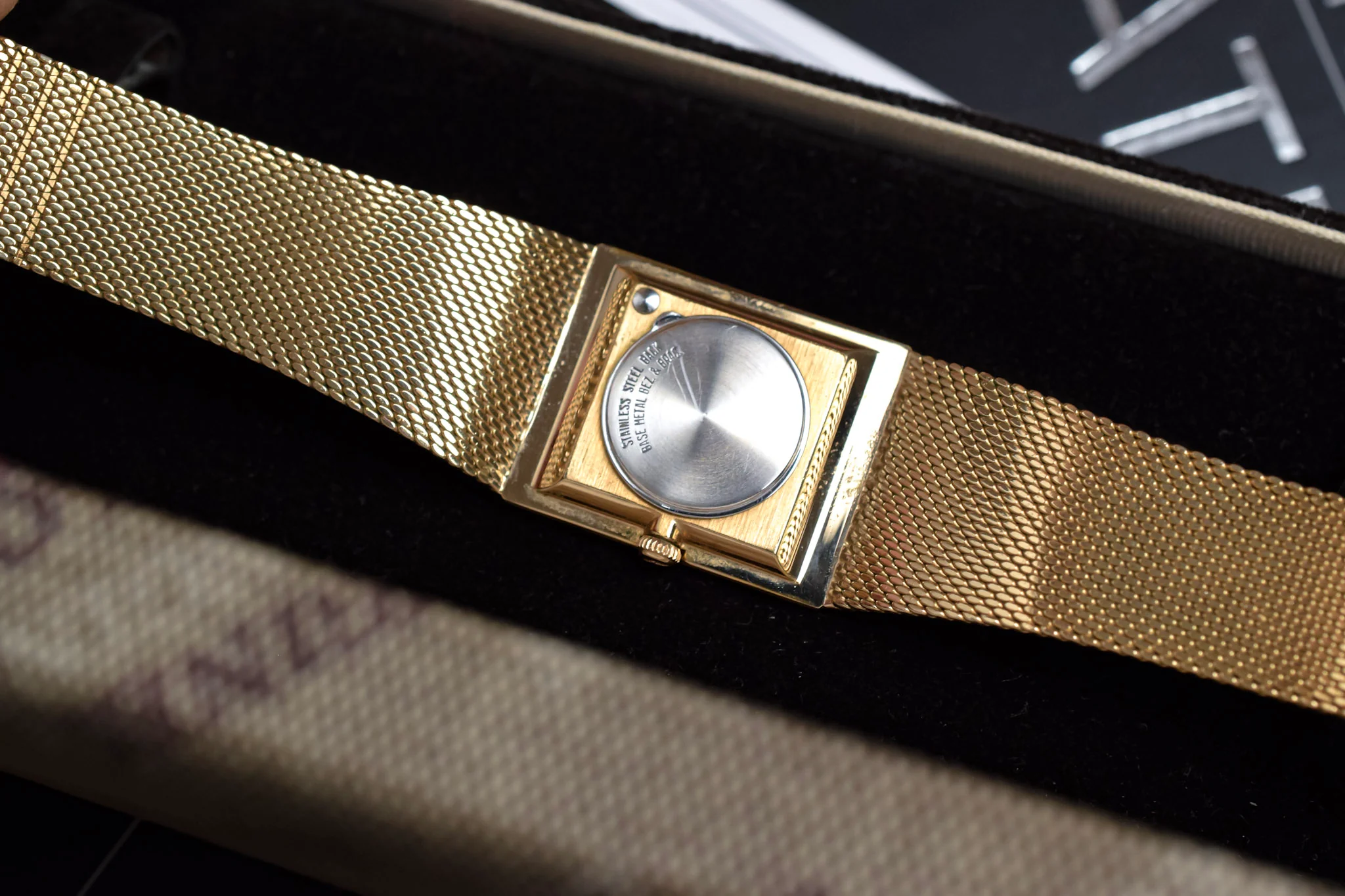 Vintage NOS Longines Quartz Golden Gilt Sector Dial Tank - Image 12