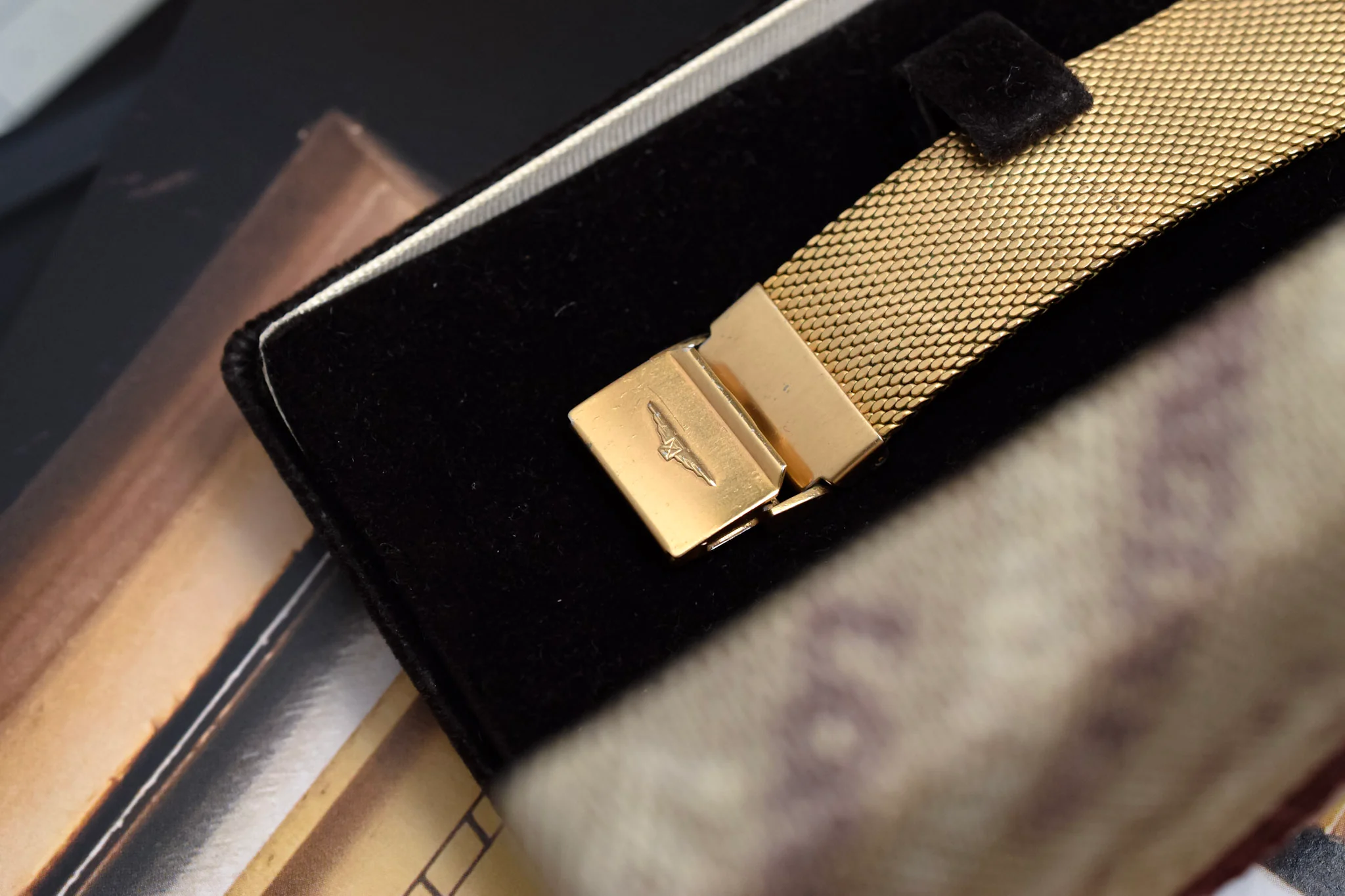 Vintage NOS Longines Quartz Golden Gilt Sector Dial Tank - Image 8