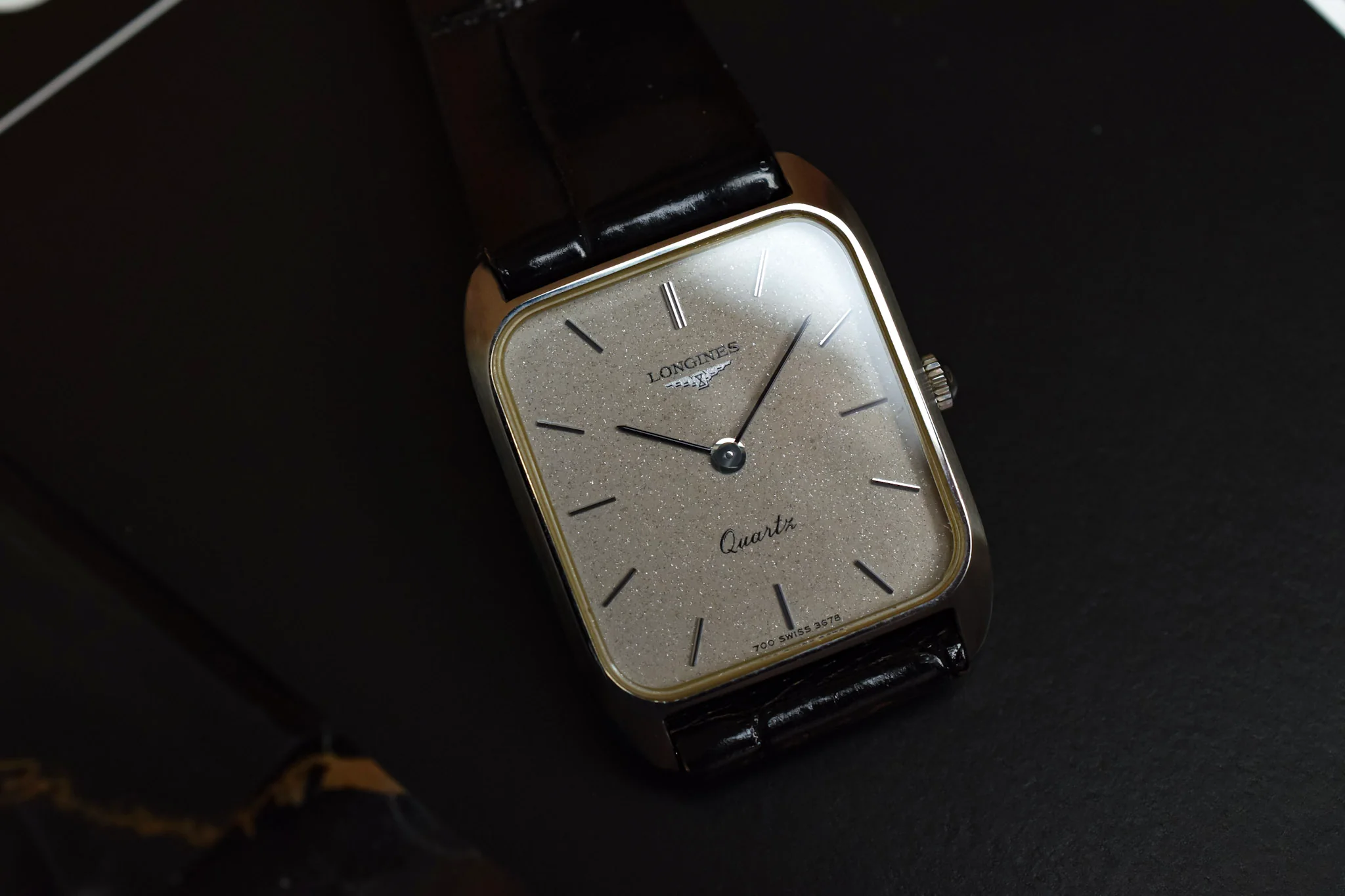Vintage NOS Longines Quartz Sparkle Dial Steel Tank - Image 3