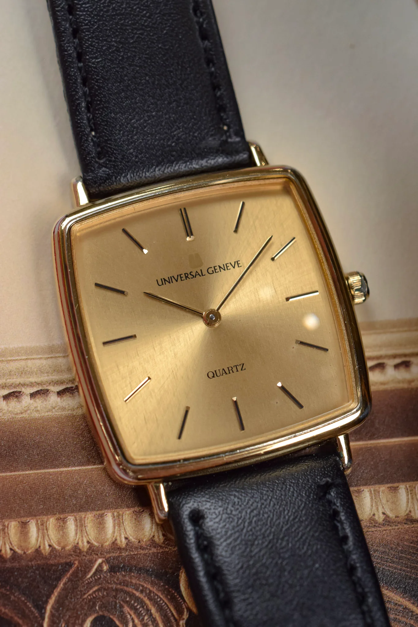 80s Universal Geneve Champagne TV - Image 3